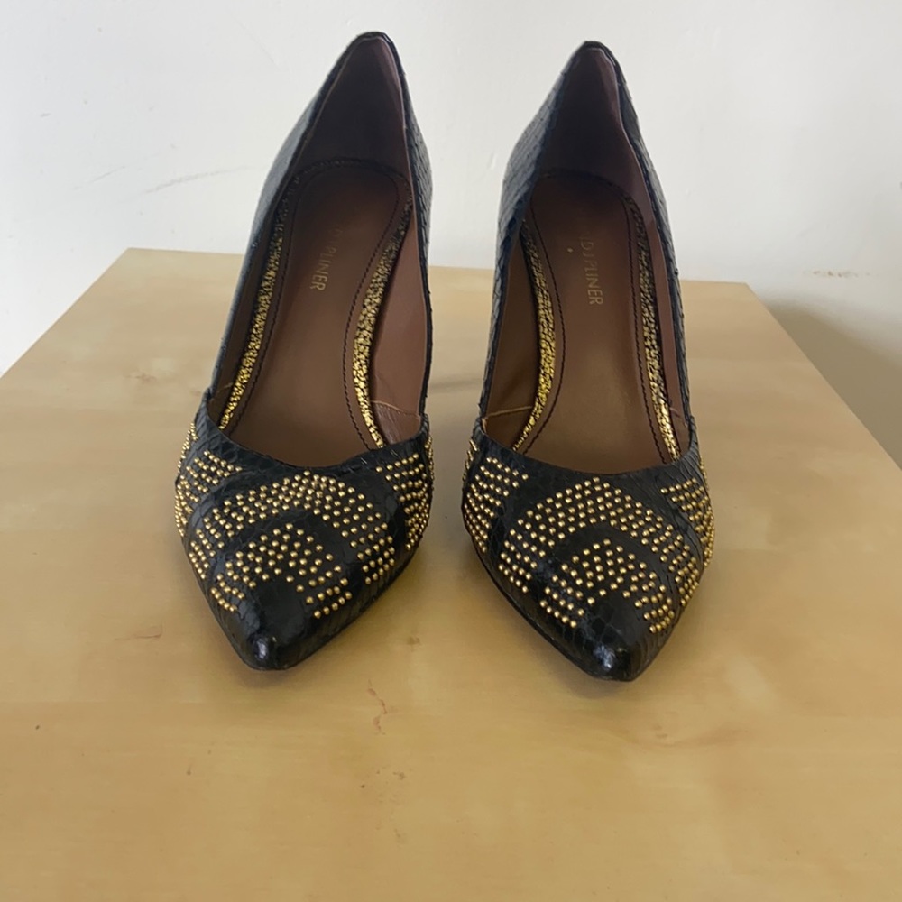 Donald J Pliner black & gold snakeskin pumps, 7.5